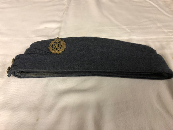 AN RAF AIRMANS SIDE CAP WITH BADGE